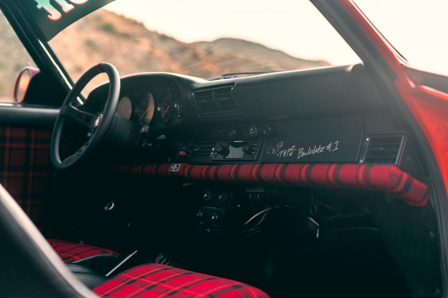 Интерьер Porsche 911 by RWB 2019 года  (фото 8 из 34)